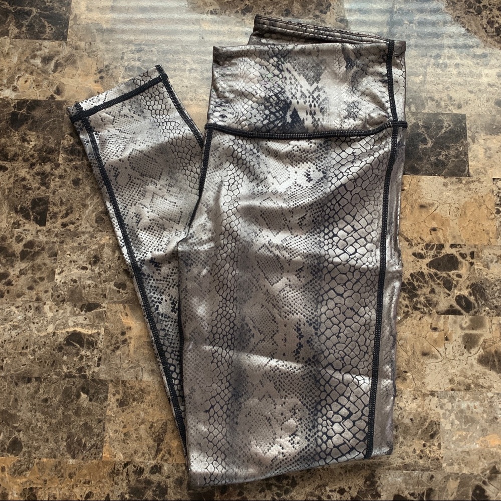 NWOT Mono B Leggings